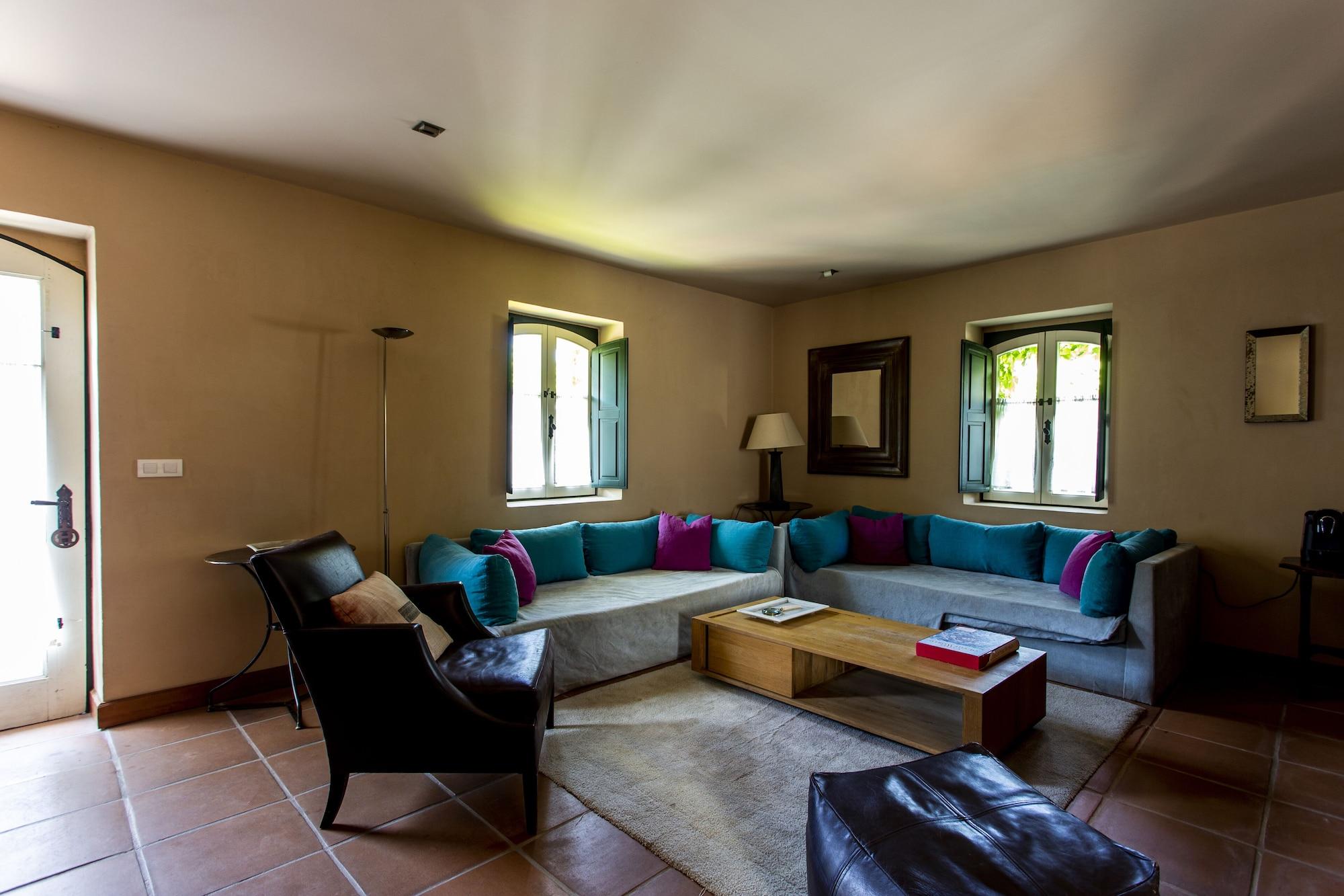 Hacienda Zorita Wine Hotel & Spa Valverdón Kültér fotó The living room of a villa at the resort